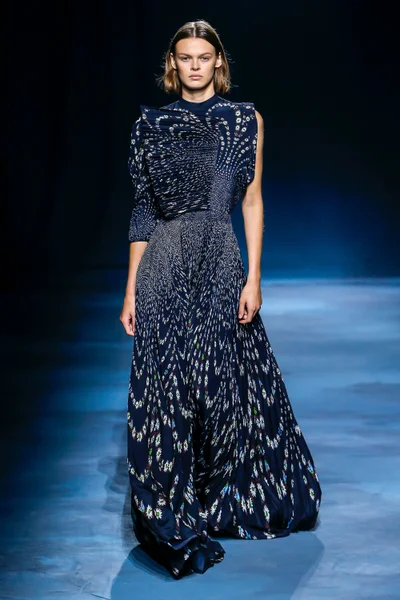 Look 25
